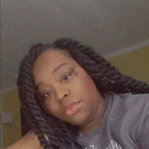 Meet your Posher, Angelia